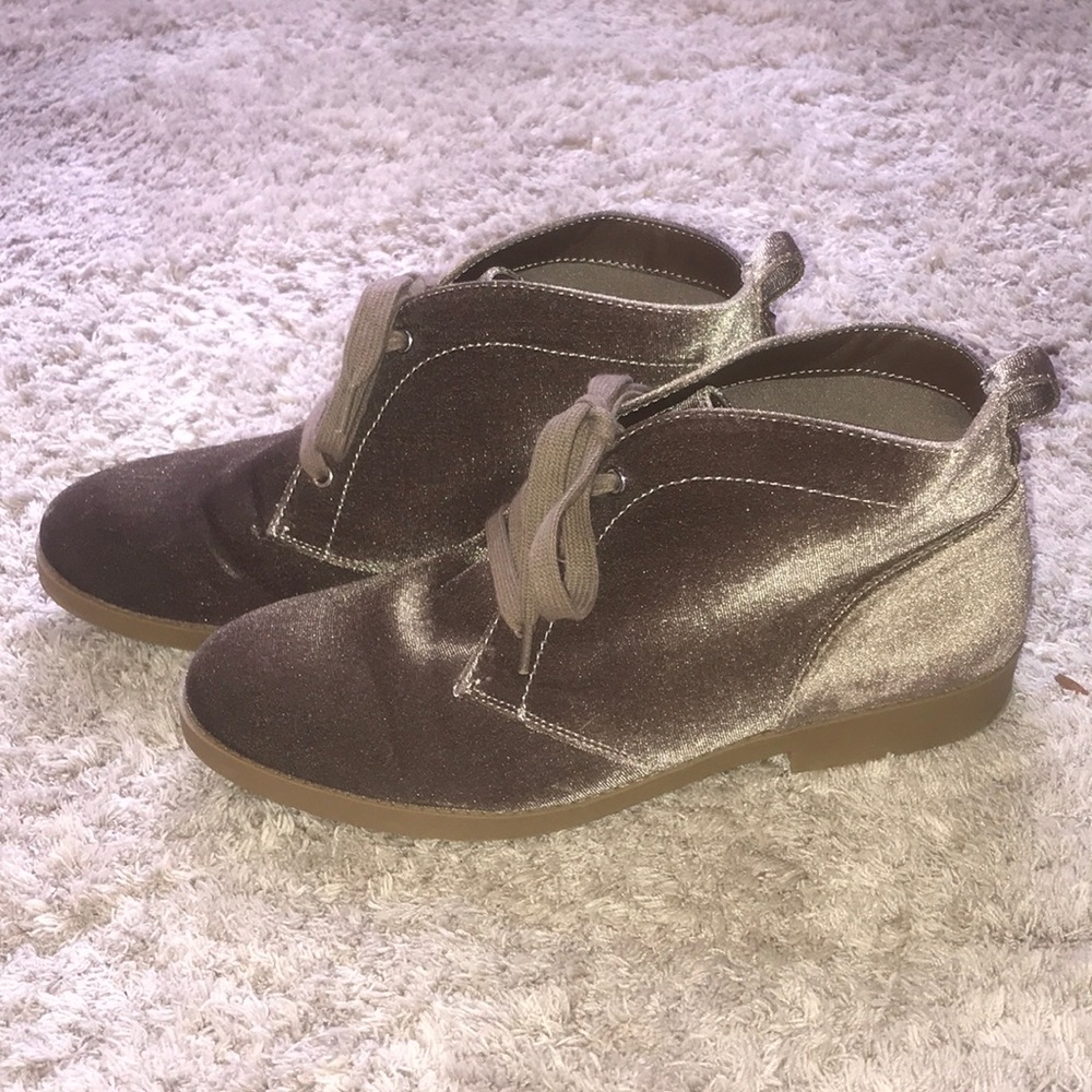 Indigo Rd. Brown Booties